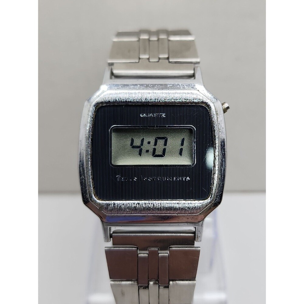 Vintage Texas Instruments LCD Digital Quartz Mens Silver Retro Watch New Battery